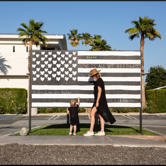 Meet your Posher, Lauren - Picture 2 of 2